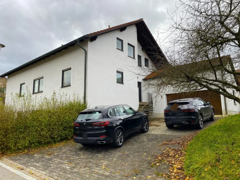 Aussenansicht - Haus kaufen in Duggendorf - 2-Fam. Haus in Duggendorf Nähe Regensburg zu verkaufen!