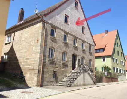 Strassenansicht - Haus kaufen in Spalt-Großweingarten - Sandsteinhaus m. Fachwerkscheune in Spalt-Großweingarten (Fränk. Seenland) H 4258