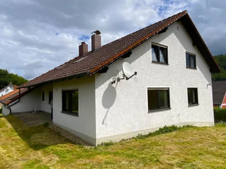 Aussenansicht - Haus kaufen in Duggendorf - 1 - 2 Familien-Haus bei Kallmünz Näh. Regensburg zu verkaufen!