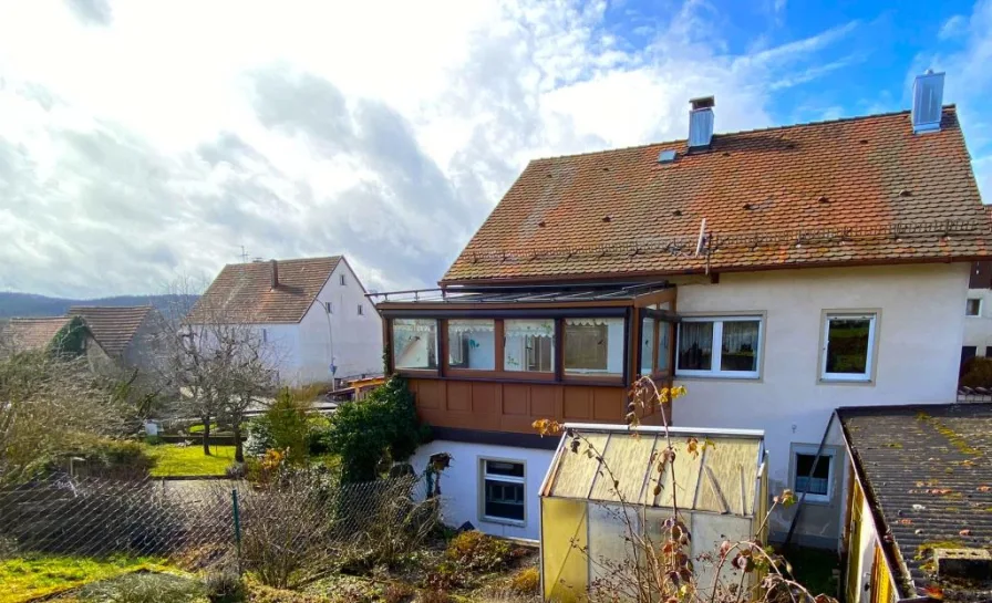 Ansicht - Haus kaufen in Neukirchen - Schnäppchen! Gepflegtes Einfamilienhaus mit Wintergarten in Neukirchen 