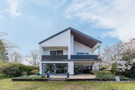 Gartenansicht 2 - Haus kaufen in Fürth - HEGERICH: Exklusivität, Ruhe und Natur am noblen Rande von Fürth...