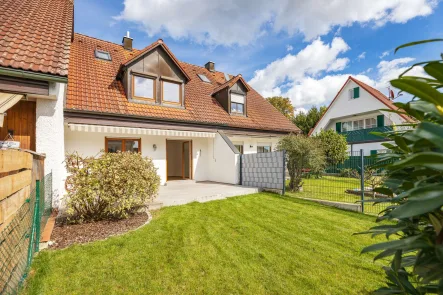 Rückansicht - Haus kaufen in Röhrmoos - HEGERICH: Röhrmoos - Charmantes Reihenmittelhaus mit Garten und Wohlfühlambiente