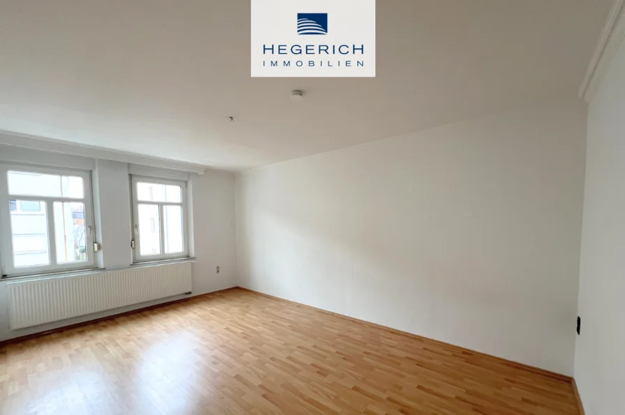 Wohnzimmer - Wohnung mieten in Nürnberg - HEGERICH: Helle, gepflegte 2-Zimmer Wohnung in zentraler Lage!