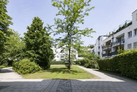 Blick auf den Innenhof - Wohnung mieten in München - HEGERICH: Attraktive  3-Zimmer-Wohnung in Johanneskirchen