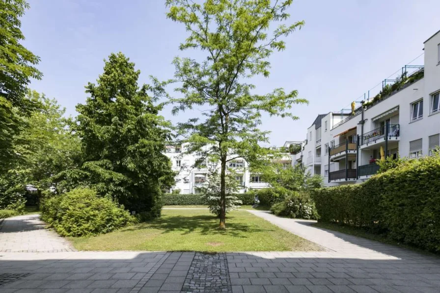 Blick auf den Innenhof - Wohnung mieten in München - HEGERICH: Attraktive  3-Zimmer-Wohnung in Johanneskirchen