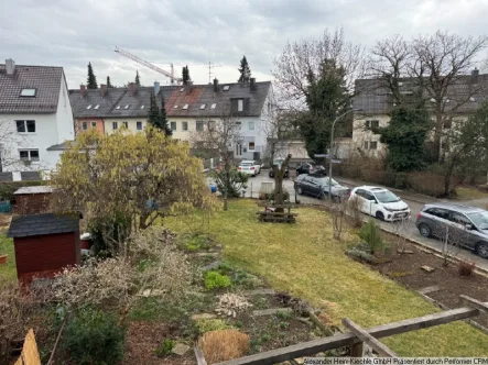 Blick aus dem 1 OG nach Süden - Haus mieten in München - 4-Jahres-Mietvertrag für saniertes, helles und funktionals Reiheneckhaus in Ramersdorf