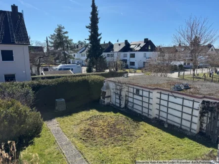 Blick in den Südgarten - Haus mieten in Vaterstetten-Baldham - Ruhiges, möbliertes Reiheneckhaus in sonniger Baldhamer Lage - nur für 1 Jahr