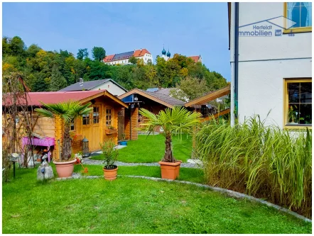 Traumhafter Burgblick vom Garten - Haus kaufen in Altenmarkt an der Alz - Tadellos gepflegtes Einfamilienhaus mit Burgblick für gehobene Ansprüche