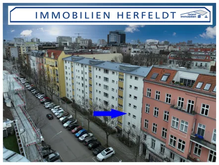 Sehr zentrale Wohnlage - Wohnung kaufen in Berlin - Bezugsfreie, schöne 3-Zimmer-Eigentumswohnung mit Balkon in zentraler City-Lage von Schöneberg