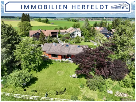Sehr schönes Domizil - Haus kaufen in Hagenheim - Gemütlicher Bungalow mit ausgebautem Dach & sehr großem Grundstück mit Weitblick Richtung Ortsrand