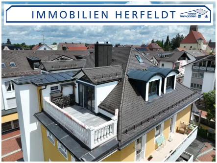 Gepflegte Wohnanlage - Wohnung kaufen in Bad Wörishofen - Luxuriöser Altersruhesitz: Dachterrassenwohnung im Zentrum mit Aufzug, Kamin & Sauna