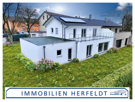 Hochwertige Bauweise - Haus kaufen in Stadtbergen / Leitershofen - Erstbezug: Moderne Neubau-DHH mit Einliegerwohnung, Doppelgarage & Energieeffizienz in Stadtbergen