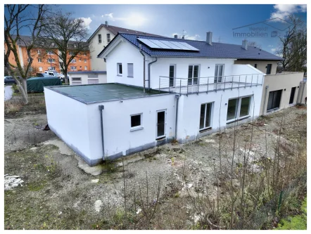 Hochwertige Bauweise - Haus kaufen in Stadtbergen / Leitershofen - Erstbezug: Moderne Neubau-DHH mit Einliegerwohnung, Doppelgarage & Energieeffizienz in Stadtbergen