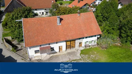 Denkmalgeschützes Bauernhaus - Grundstück kaufen in Buchloe / Lindenberg - Akurat Immobilien -Denkmalgeschütztes Bauernhaus mit Entwicklungspotenzial, sowie weiteren Baurecht!