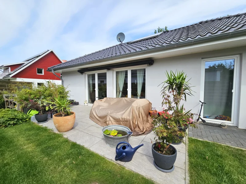 Terrasse - Haus kaufen in Ratzeburg - Moderner Wohlfühlbungalow in Ruhiger Lage - Ideal für Paare und kleine Familien!