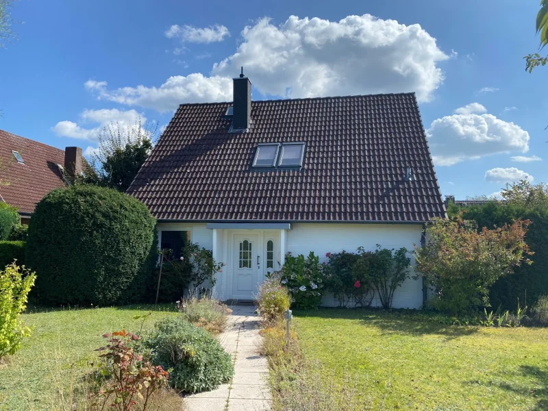 Straßenansicht - Haus kaufen in Ratzeburg - Gepflegt mit schönem Garten