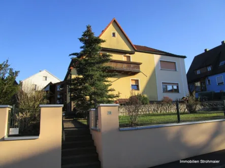 Außenansicht - Haus kaufen in Henfenfeld - Wohnhaus mit zwei abgeschlossenen Wohnungen in ruhiger Wohnlage