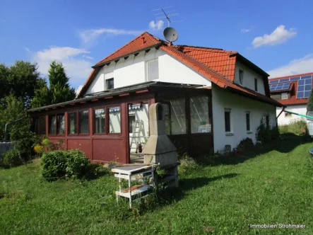 Außenansicht - Haus kaufen in Neuhaus - Ein- oder Zweifamilienhaus mit Doppelgarage, Solaranlage und Speicher