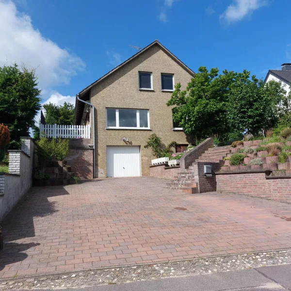 Außenansicht - Haus kaufen in Kranenburg - Traumhafter Fernblick, 140qm 5 Zimmer und nur 500m bis in die Niederlande!