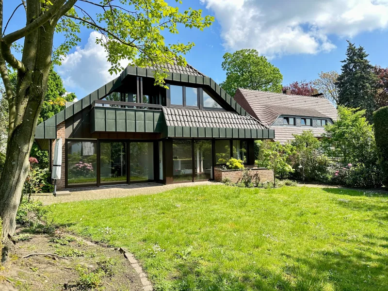 Hausansicht  - Haus kaufen in Kleve - Moderne Eleganz und Grünoase mitten in Kleve:  Einfamilienhaus mit großzügiger Fensterfront und traumhaften Garten