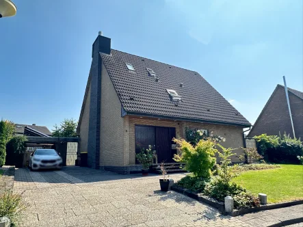 Hausansicht - Haus kaufen in Kleve - Familiendomizil in ruhiger Lage mit Pool