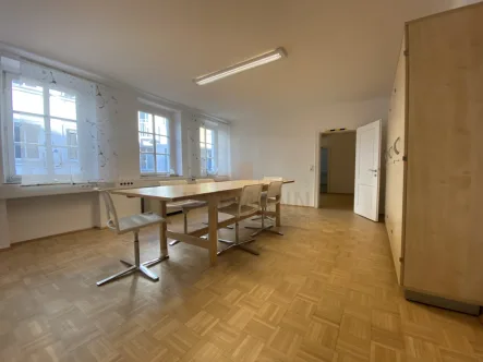 Beleuchtung vor. - Büro/Praxis mieten in Schweinfurt - Klassik Büro mit Dachgarten, charmante Räume in der Schweinfurter Fußgängerzone zu vermieten...