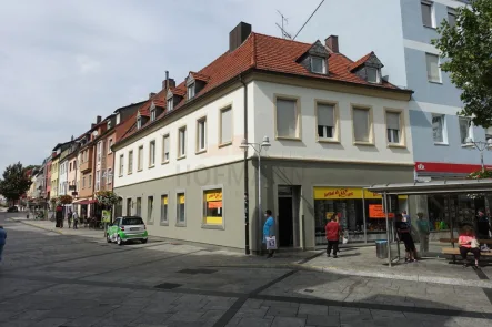 Frontansicht - Laden/Einzelhandel mieten in Schweinfurt - Frisch renoviertes Ladenlokal neu zu vermieten, moderne Schaufenster, Top-Lage am Rossmarkt