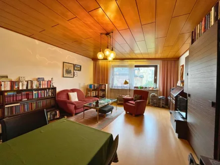 Wohnzimmer - Wohnung kaufen in Bad Kissingen - Ideale Eigentumswohnung in exzellenter Lage am Kurpark von Bad Kissingen