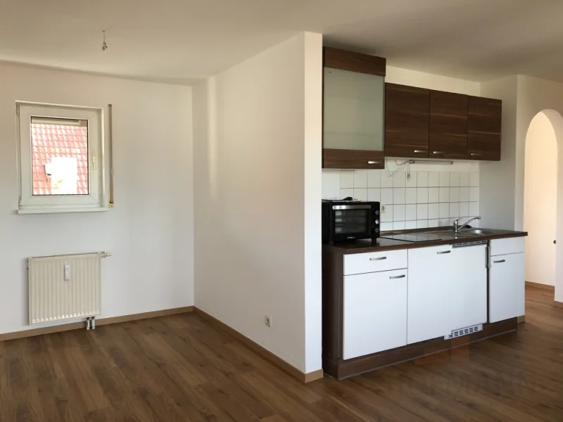 schön renoviert... - Wohnung mieten in Nürnberg - Nürnberg Nord: 1-1/2 Zimmer Dachatelier Wohnung, Einbau-Küche,Garage, ideal für Berufstätige+Pendler