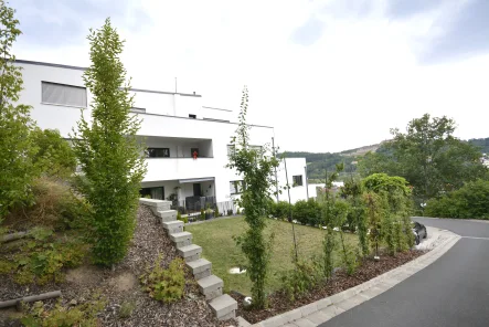 Ansicht von der Seite - Wohnung kaufen in Kulmbach - ***Traumhafte, fast neue Eigentumswohnung mit herrlichem Blick auf die Plassenburg***