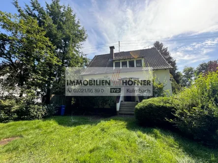 Hausansicht - Haus kaufen in Mainleus / Schwarzach bei Kulmbach - ***Attraktives Wohnhaus idyllisch gelegen***