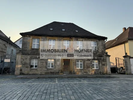  - Haus kaufen in Bayreuth - Exklusives Mehrfamilienhaus mit zweitem separaten herrlichen Wohnhaus zu verkaufen, komplett renoviert