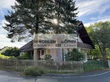 Außenansicht - Haus kaufen in Grafenwöhr - Wunderschönes Zweifamilienhaus in ruhiger Lage zu verkaufen.