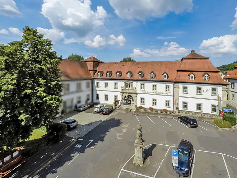 Ostansicht - Haus kaufen in Ebrach - Landhotel mit Eventscheune im Steigerwald