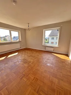 Wohnzimmer - Wohnung mieten in Breitengüßbach - Charmante 4-Zimmer-Wohnung mit Balkon und Garten