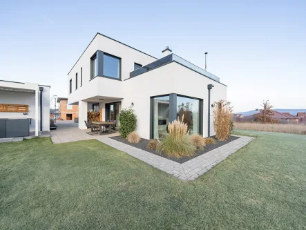 Außenansicht Garten - Haus kaufen in Baunach - Lichtdurchflutetes Traumhaus mit Weitblick