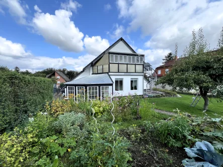 Gartenansicht - Haus kaufen in Nienstädt - Gepflegtes Einfamilienhaus mit 4 Schlafzimmern und großem Garten in Nienstädt