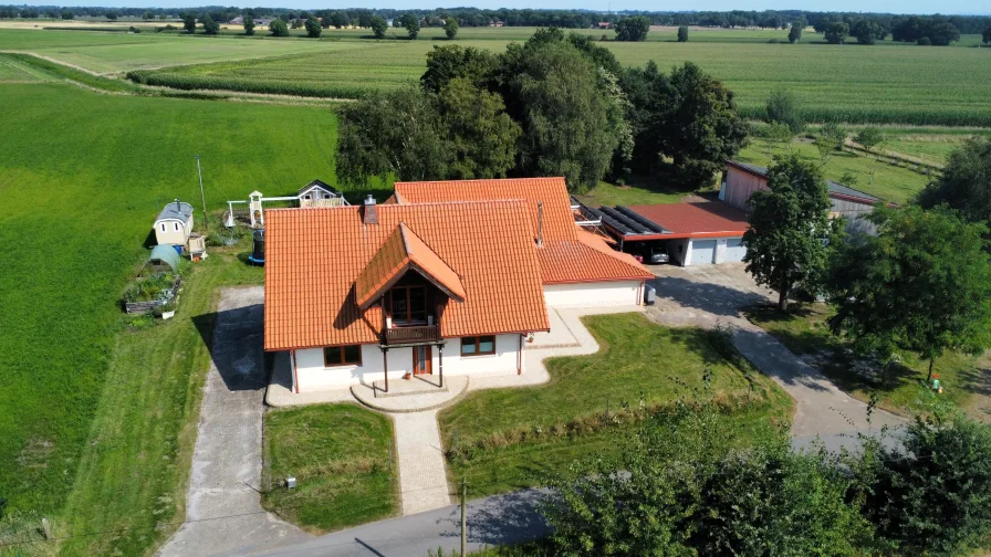 Vogelperspektive - Haus kaufen in Stemwede - Neuwertiges Einfamilienhaus in Alleinlage mit A+ Energiestandard auf über 20.000 m²