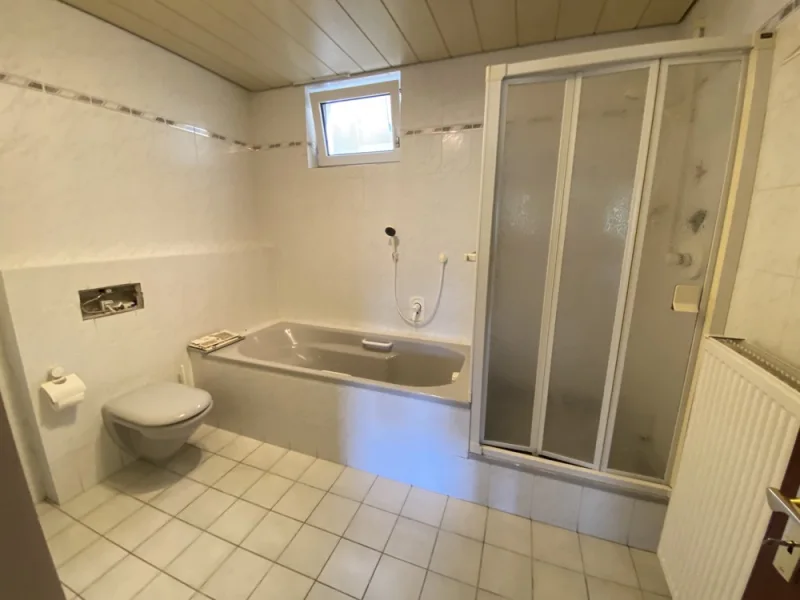 Badezimmer (UG)