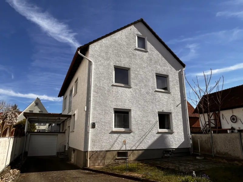 Ansicht - Haus kaufen in Großostheim / Pflaumheim - Geräumiges Einfamilienhaus in ruhiger Wohnlage!