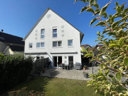 Gartenansicht - Haus kaufen in Elsenfeld - Moderne, schicke Enfamilien-Doppelhaushälfte mit Garten und Garage!