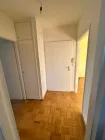 Flur mit Einbauschrank.JPG