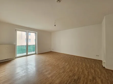 Wohnzimmer - Wohnung mieten in München - MAXVORSTADT: Erzgießereistr. 1-Zi.-App. ca. 32 m² Wfl. mit Balkon und Küche