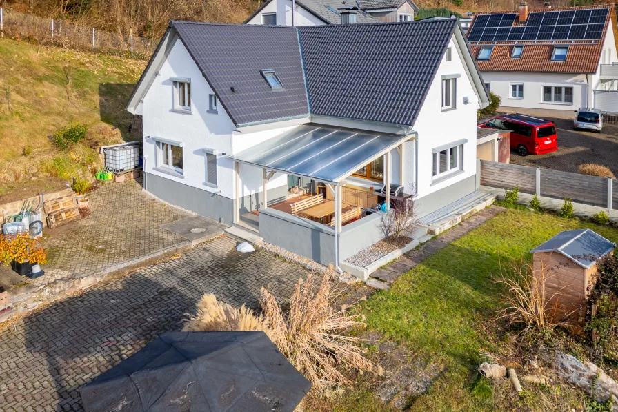 Hausansicht - Haus kaufen in Hausen - Modernes Wohnen in perfekter Lage – Innovative & Nachhaltige Heiztechnik!