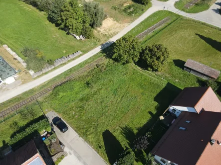 Luftbild  - Grundstück kaufen in Fischach - Traumhaftes Baugrundstück in Ortsrandlage in Fischach! Fertig erschlossen mit Bebauungsplan!