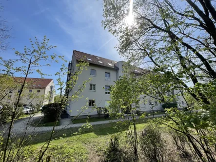 Ansicht Nord - Wohnung kaufen in Königsbrunn - Traumhafte Dachmaisonette 116,5 m² bewohnbare Fläche, 2 Balkone, 2 Keller, 2 TG´s !!!