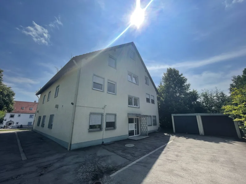 Ansicht Nordost - Wohnung kaufen in Schwabmünchen - Dachtraum-Maisonette (vermietet)3 ZKB mit 2 Bädern, 2 Balkonen und Garage!