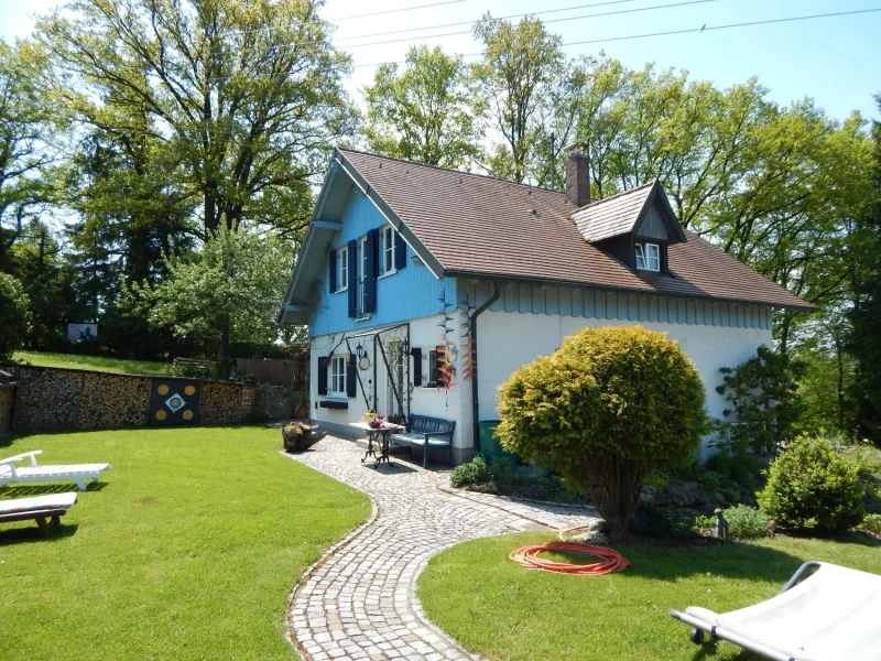Titelbild - Haus kaufen in Gessertshausen - Einmalige Chance! Traumhaftes Anwesen in Ortsrandlage von Gessertshausen!