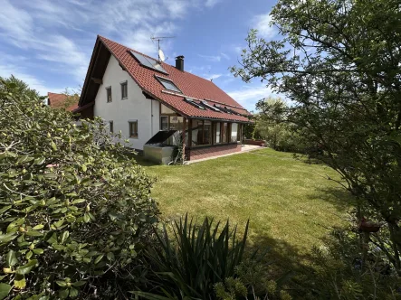 Außenansicht - Haus kaufen in Scherstetten - Familienfreundliches Einfamilienhaus mit toller Raumaufteilung. Ruhige Lage in Scherstetten und sofort verfügbar !