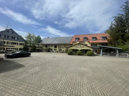 Hotel Innenhof - Haus kaufen in Langerringen / Schwabmühlhausen - Gutshofanwesen mit Hotel und Gastronomie